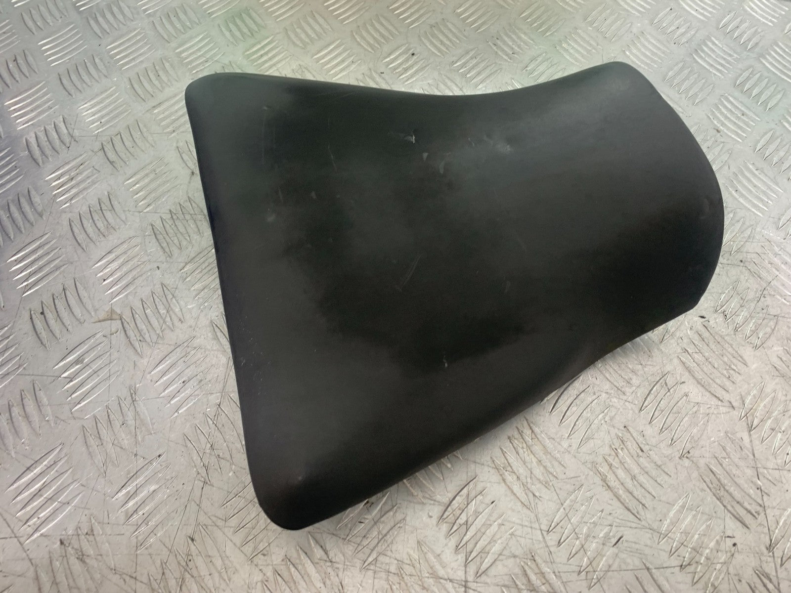 KAWASAKI Z750 Z 750 FRONT SEAT   YEAR 2004-2006  (CMB1234)