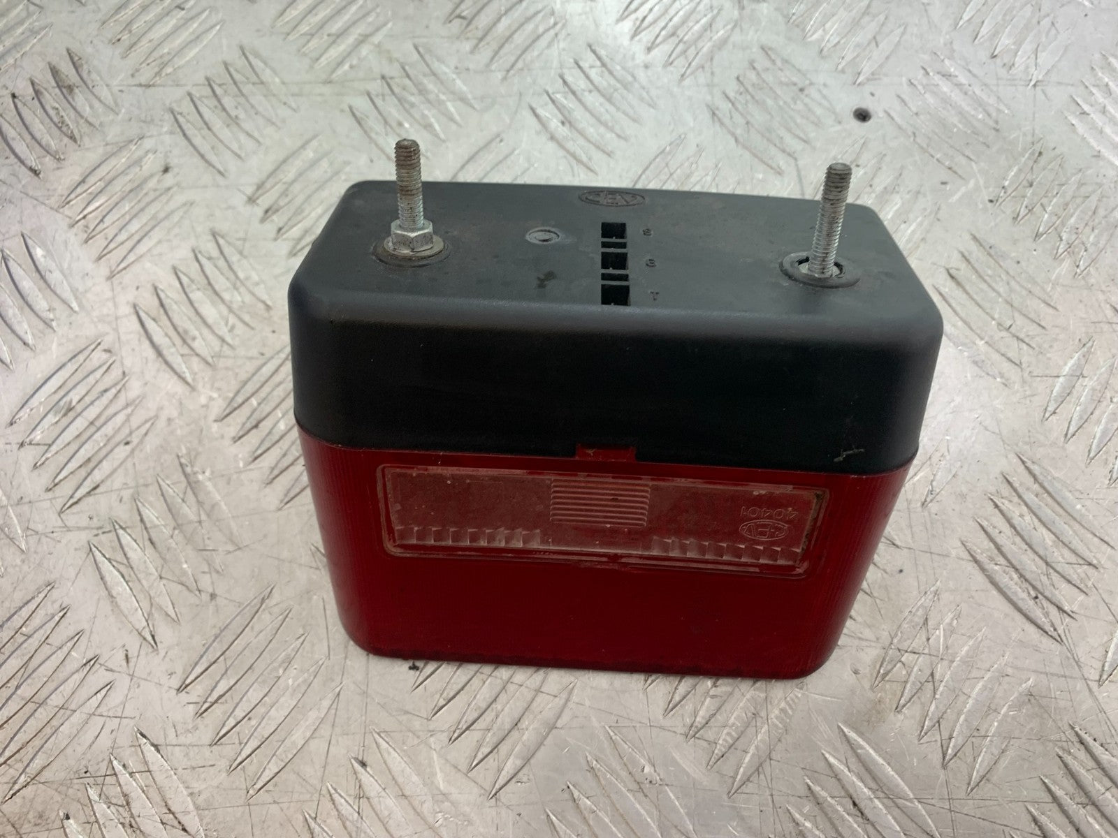 TRIUMPH TROPHY 900 REAR LIGHT   YEAR 1991-95 (CMB1251)