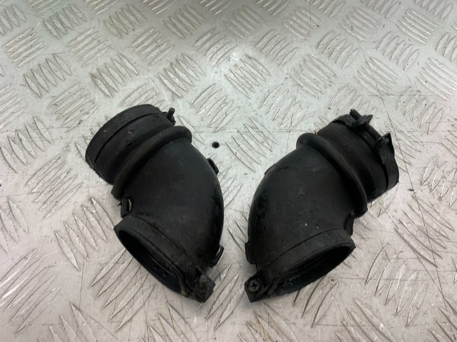 YAMAHA XV1100 XV 1100 VIRAGO AIRBOX RUBBERS 1990-1999 (CMB1243)