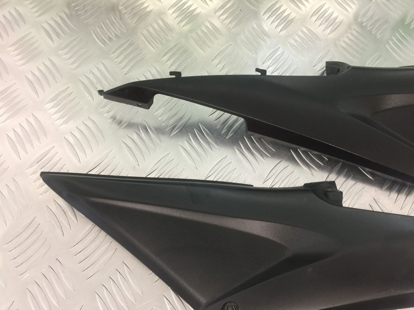 HONDA CBR600 RR LEFT & RIGHT SIDE INFILLS  YEAR 2005-2006 (STOCK 933)