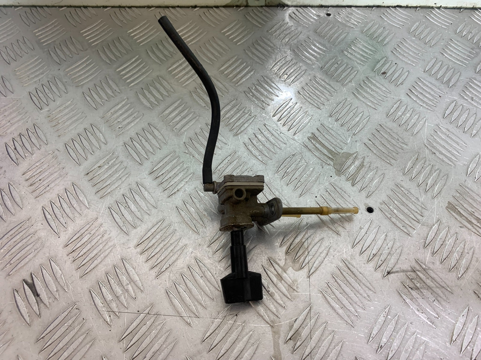SUZUKI GSF1200  GSF 1200 BANDIT PETROL TAP  YEAR 1997-2000 (CMB1149)