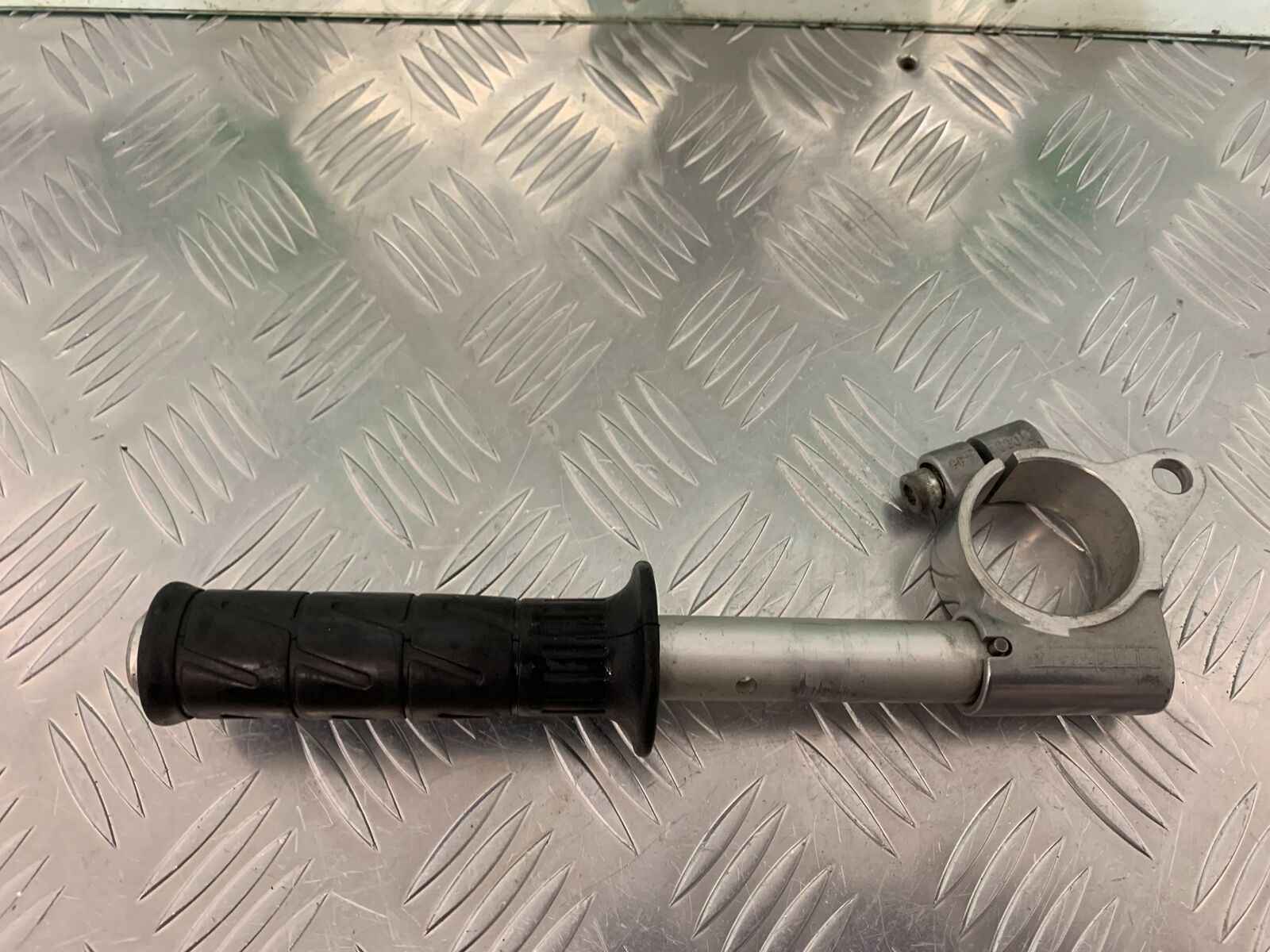 KAWASAKI ZX9R ZX9 C LEFT HANDLEBAR   YEAR 1998-99 (STOCK 957)