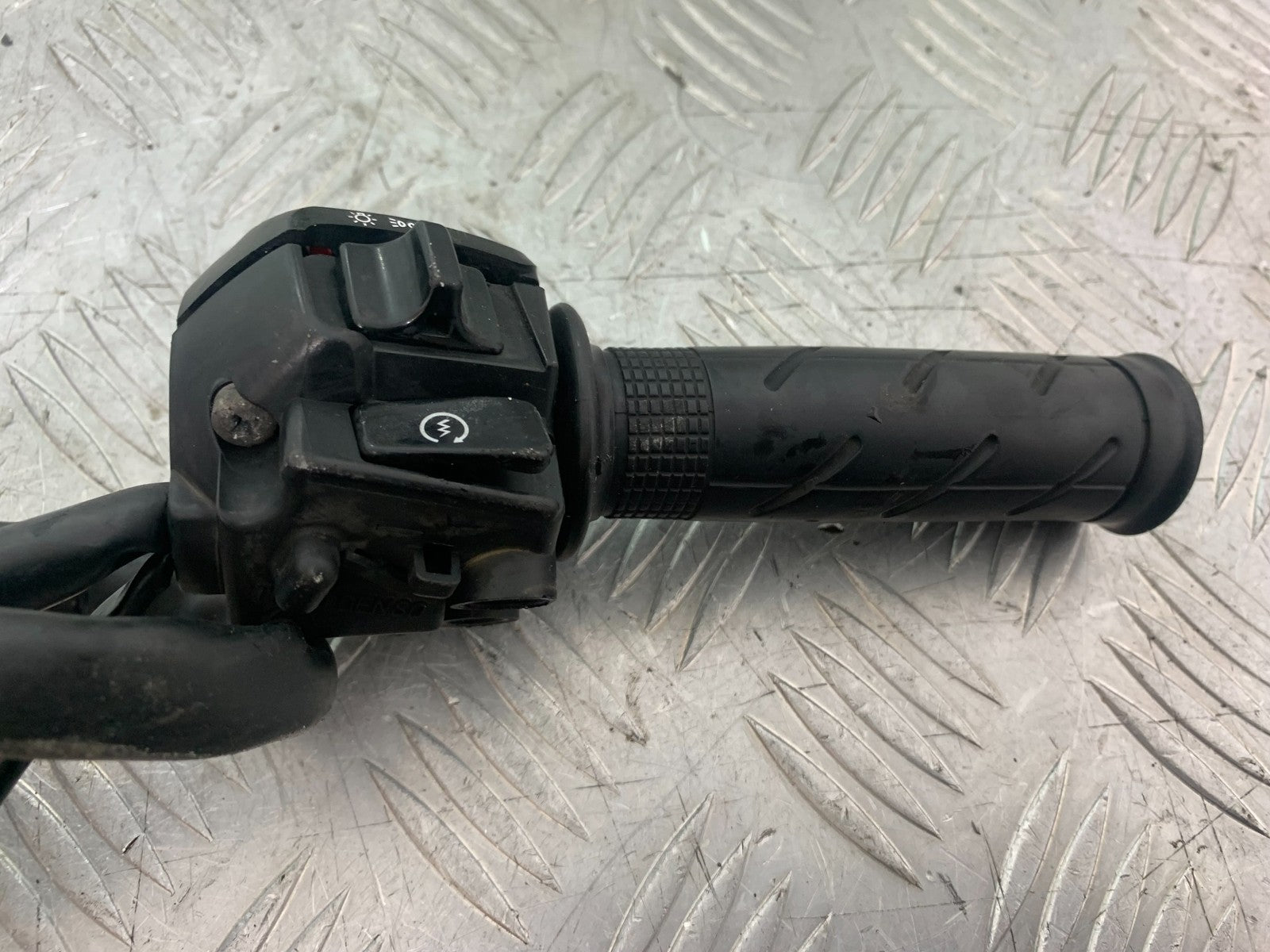 HONDA VFR800 PRE V-TEC RIGHT SWITCH GEAR  YEAR 1998-2001 (CMB1233)