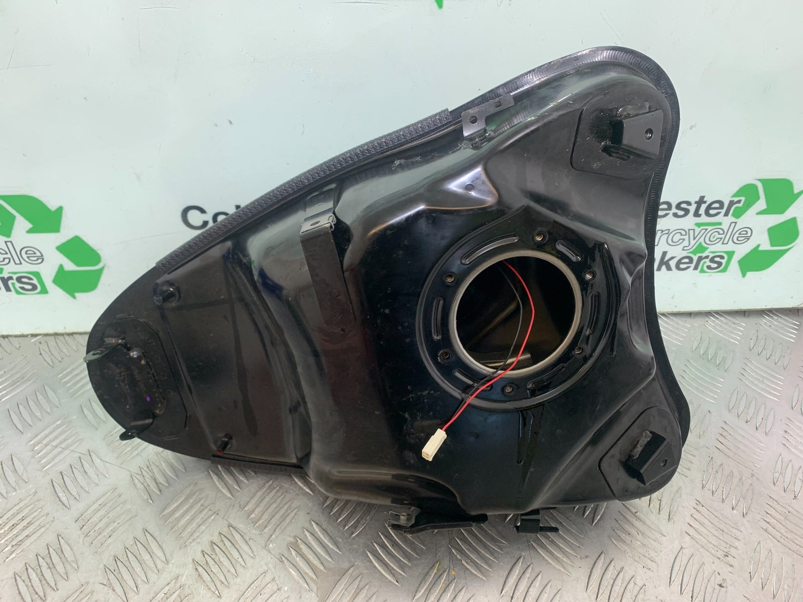 TRIUMPH TRIDENT 660 PETROL TANK   YEAR 2021-2024 (CMB1148)
