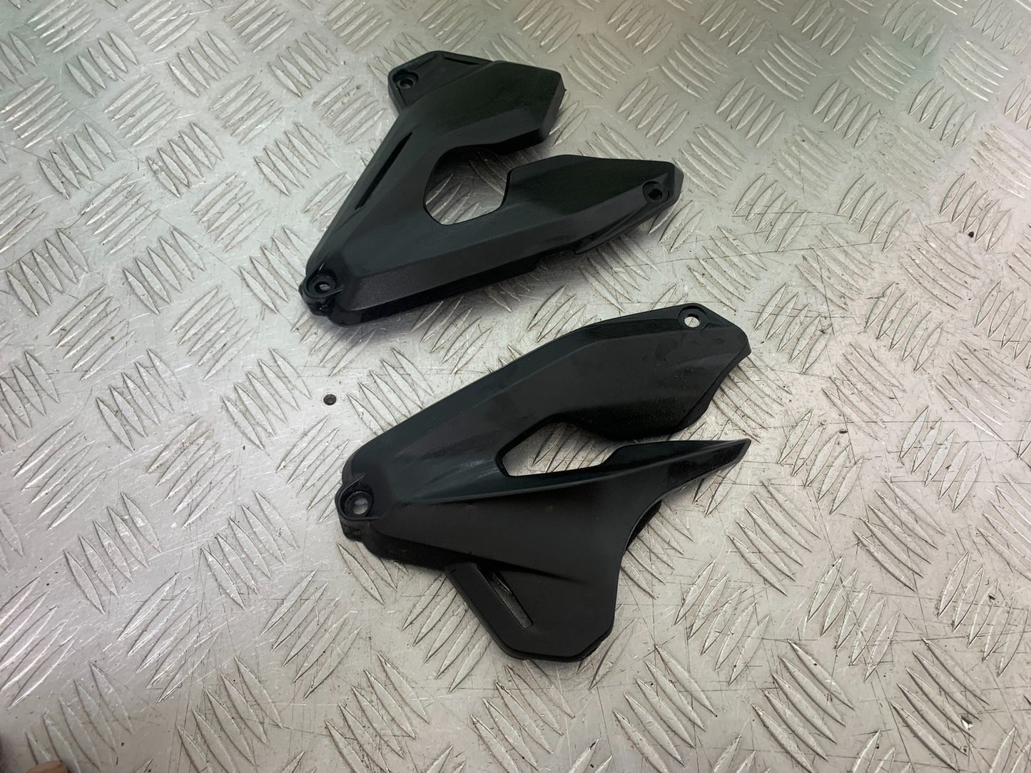 DUCATI 937 MONSTER LEFT AND RIGHT INFILLS   YEAR 2021-2024 (CMB1270)