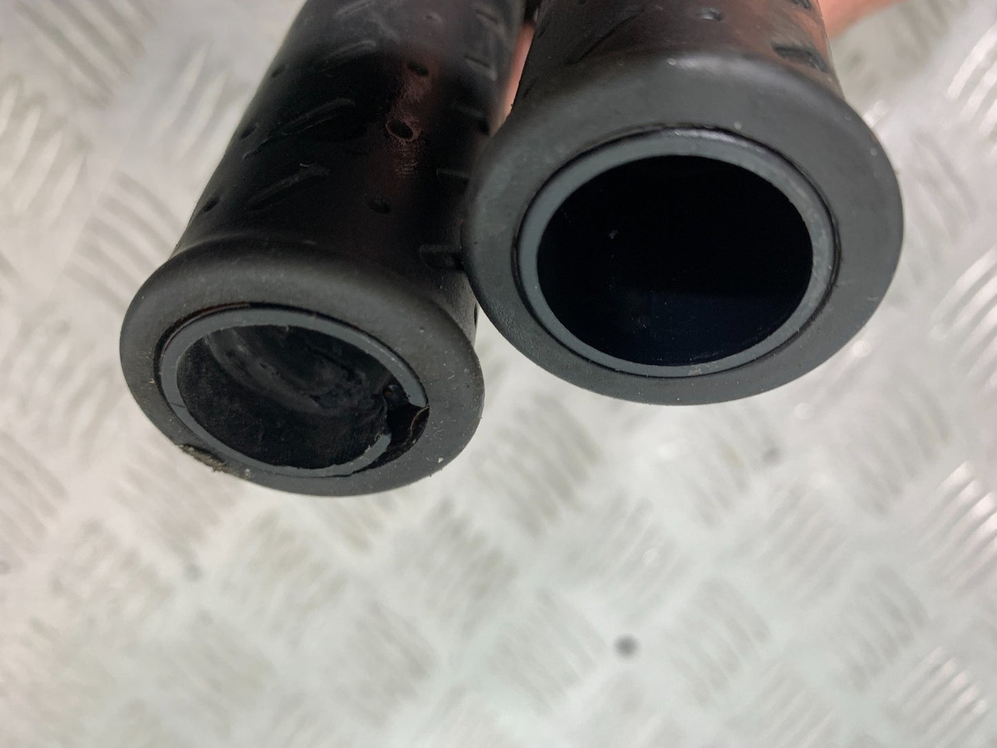 TRIUMPH 675 STREET TRIPLE RX THROTTLE AND GRIP   2015- 2017 (CMB1299)
