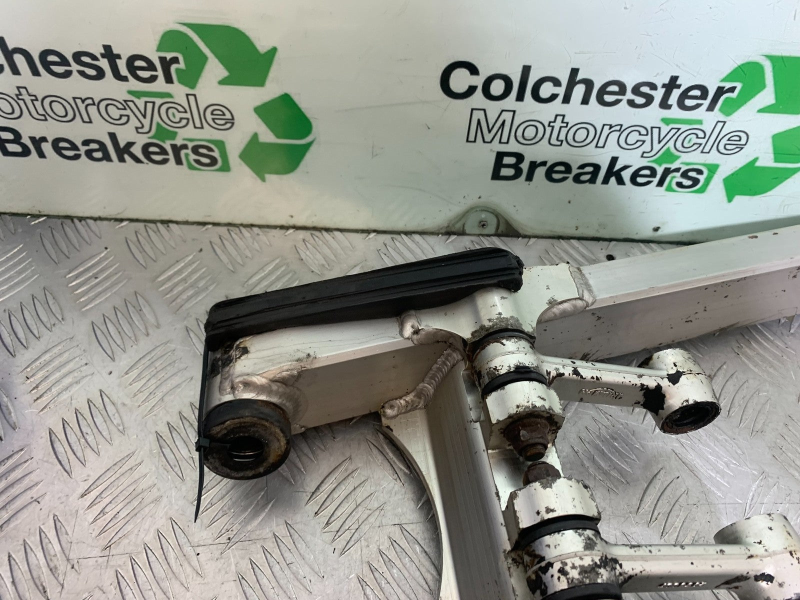 TRIUMPH TROPHY 900 SWINGARM  YEAR 1991-95 (CMB1251)