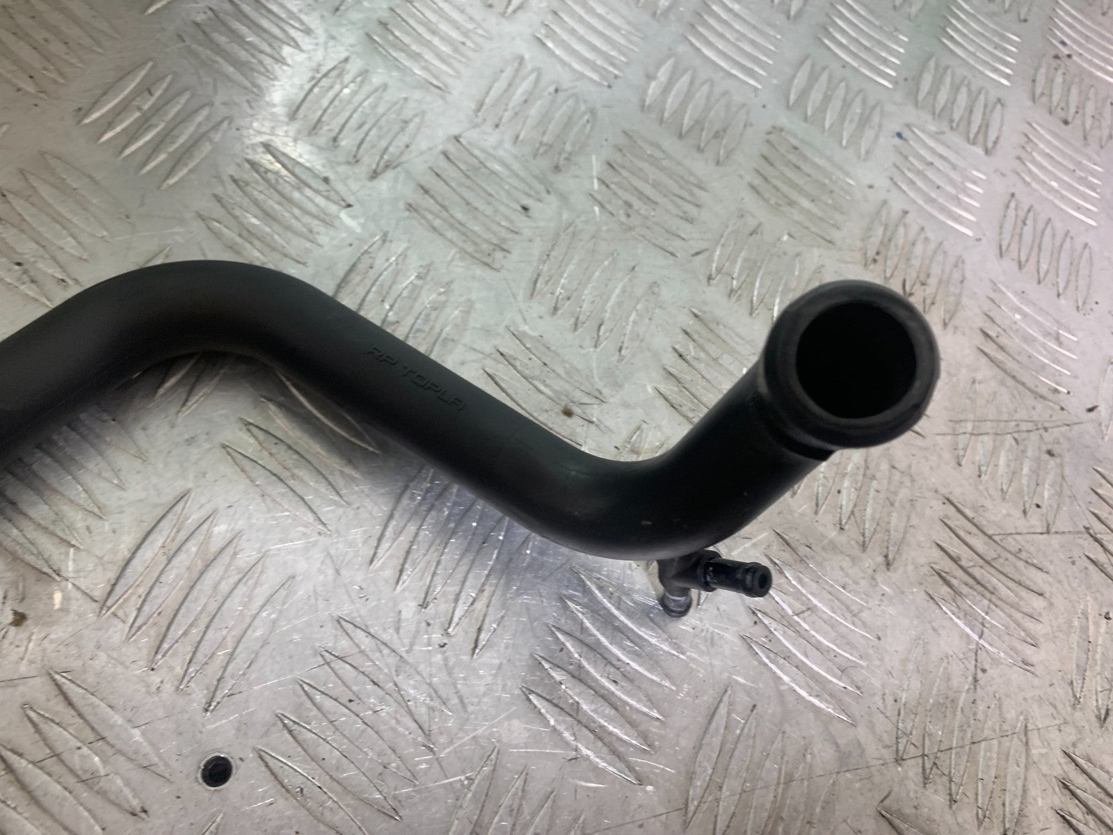 YAMAHA YZF R1 14 B BIG BANG COOLANT HOSE  2009-14 (CMB1175)