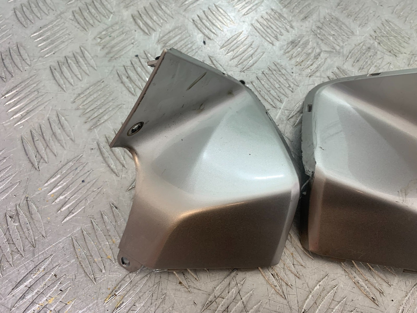 HONDA VFR800 VFR 800 V-TEC LEFT & RIGHT TOP INFILLS  YEAR 2002 -09 (CMB1296)