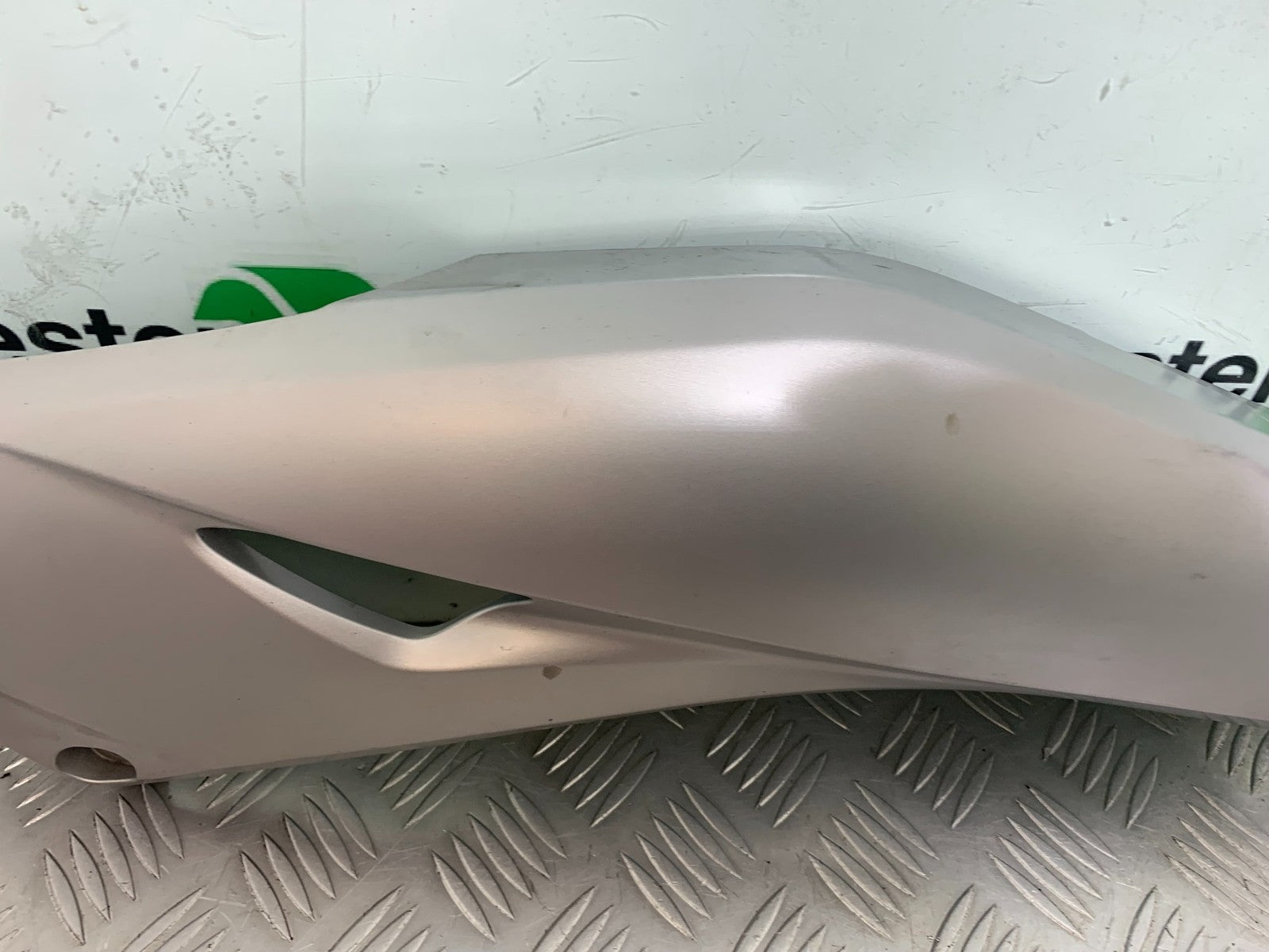 YAMAHA XMAX 300 RIGHT SIDE PANEL  YEAR 2017-2020 (CMB1218)