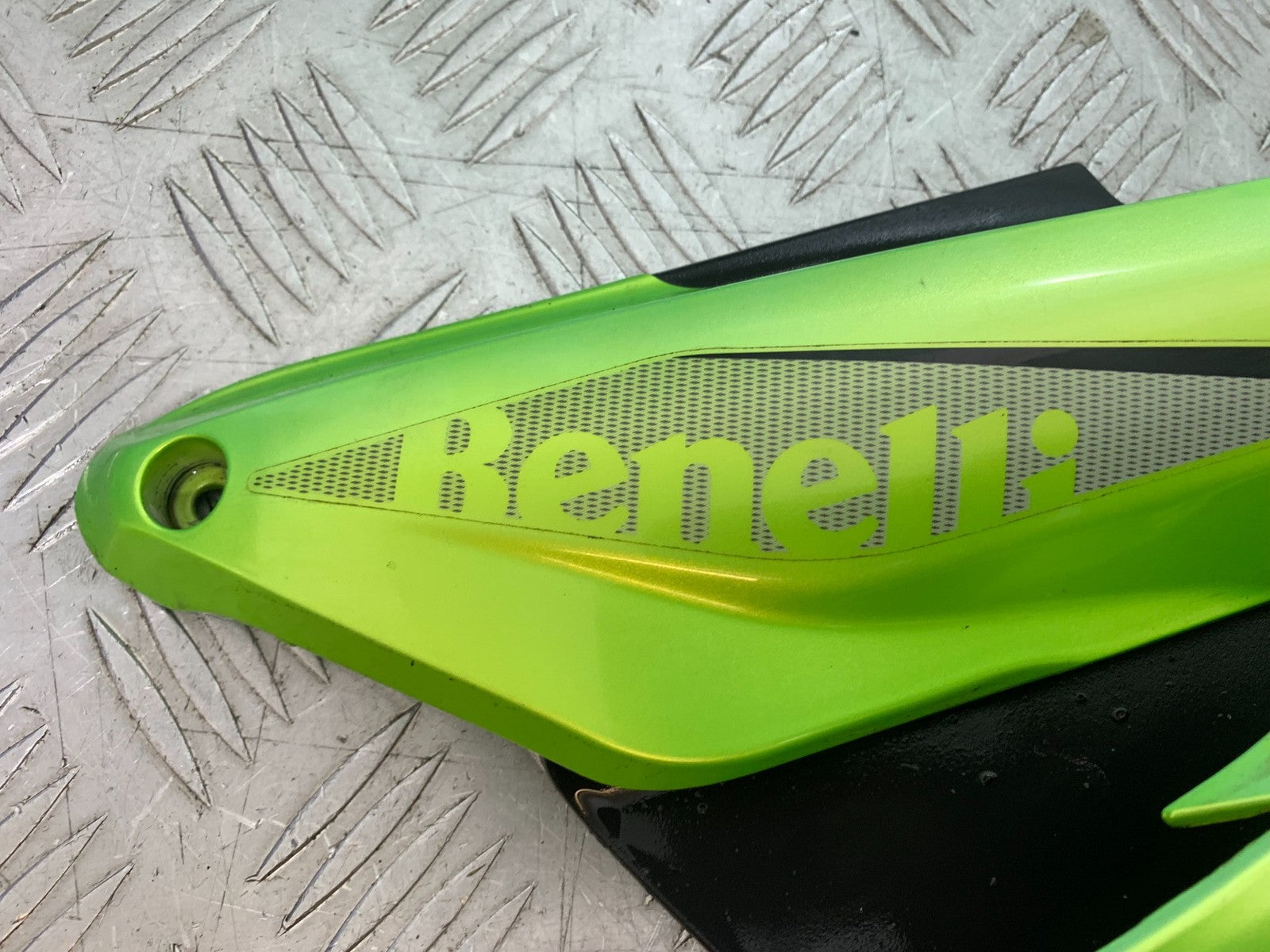 BENELLI BN125 BN 125 RIGHT SIDE FAIRING PANEL   YEAR 2018-2021 (CMB1245)