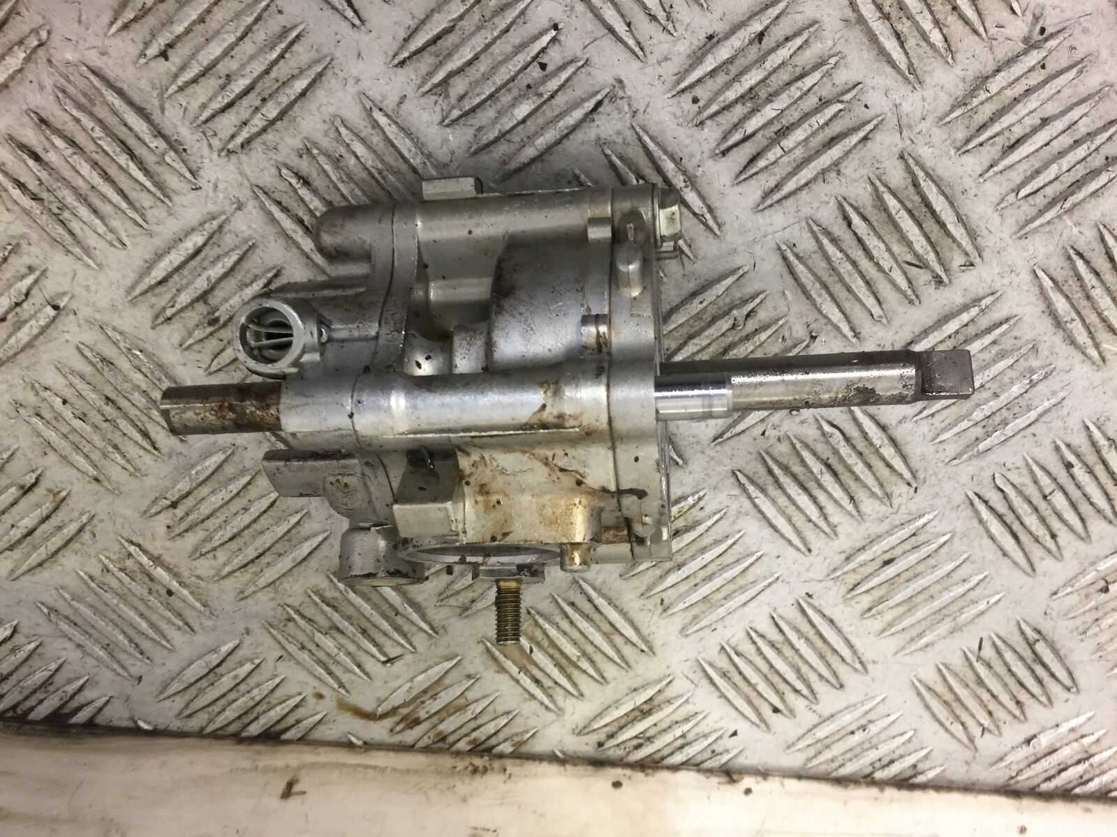 HONDA CBR1100 BLACKBIRD OIL PUMP YEAR 2002 (STOCK 461)