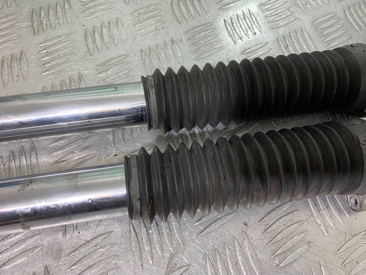 ROYAL ENFIELD HIMALAYAN 411 FORKS  YEAR 2018-2023 (CMB1279)