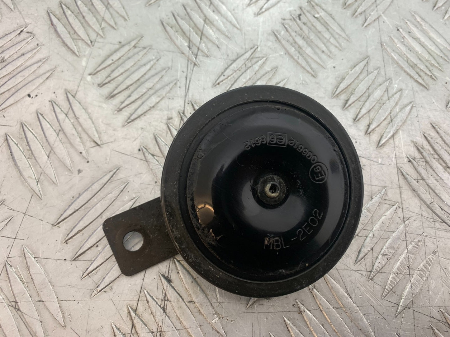 DUCATI 996 SPS 748 916 998 HORN AND BRACKET  1999-2000 (CMB1209)