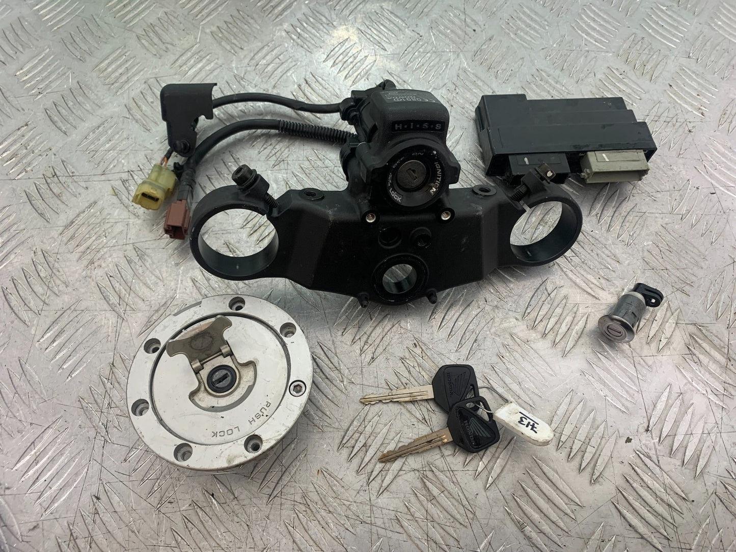 HONDA CBR1000 rr FIREBLADE ECU LOCKS 2 KEYS YEAR 2006 (CMB1220)