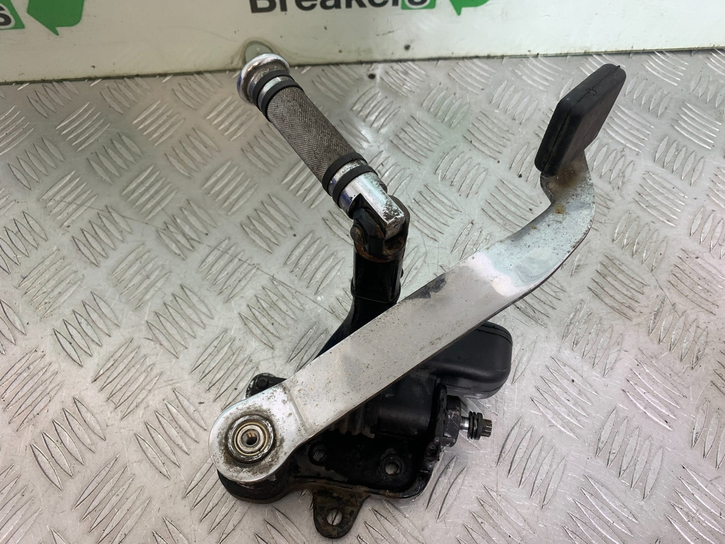 HARLEY DAVIDSON FXS BLACKLINE 1585 FRONT RIGHT HANGER  YEAR 2012 (CMB1147)