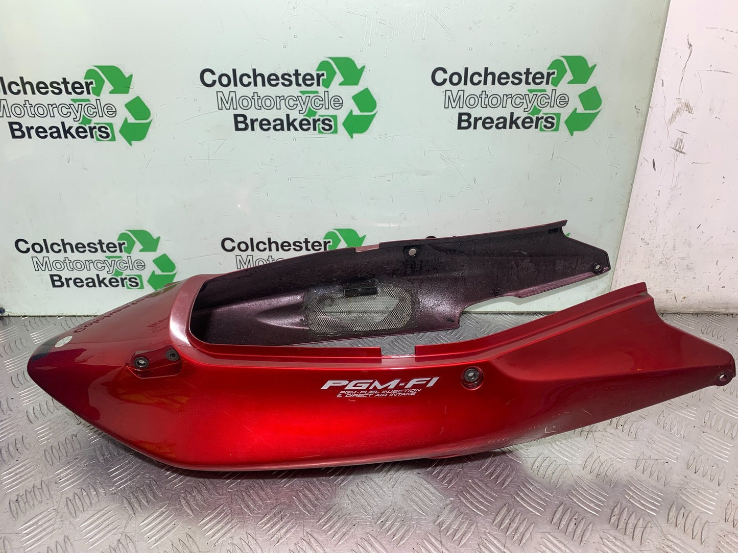 HONDA CBR1100 BLACKBIRD TAIL PIECE  YEAR 1999-2005 (CMB1232)