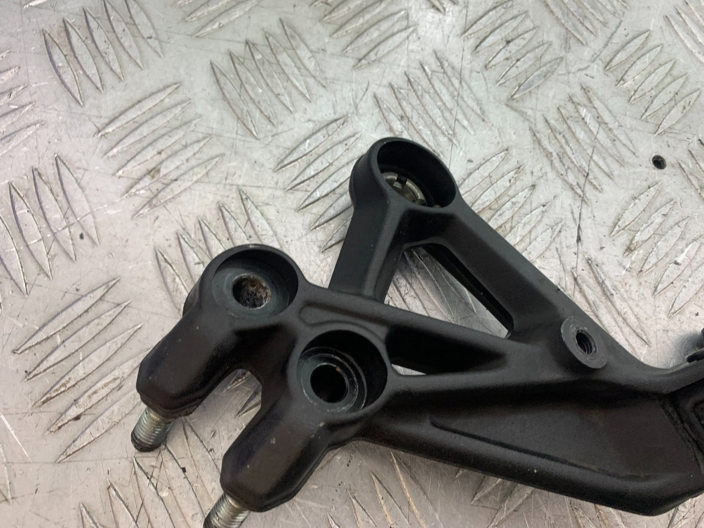 KTM DUKE 125 FRONT LEFT HANGER  YEAR 2017-2022 (CMB1274)