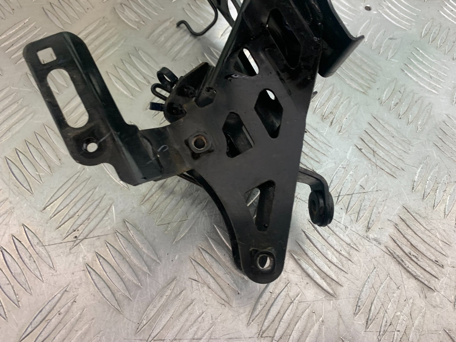 YAMAHA XMAX 300 FAIRING BRACKET   YEAR 2017-2020 (CMB1218)