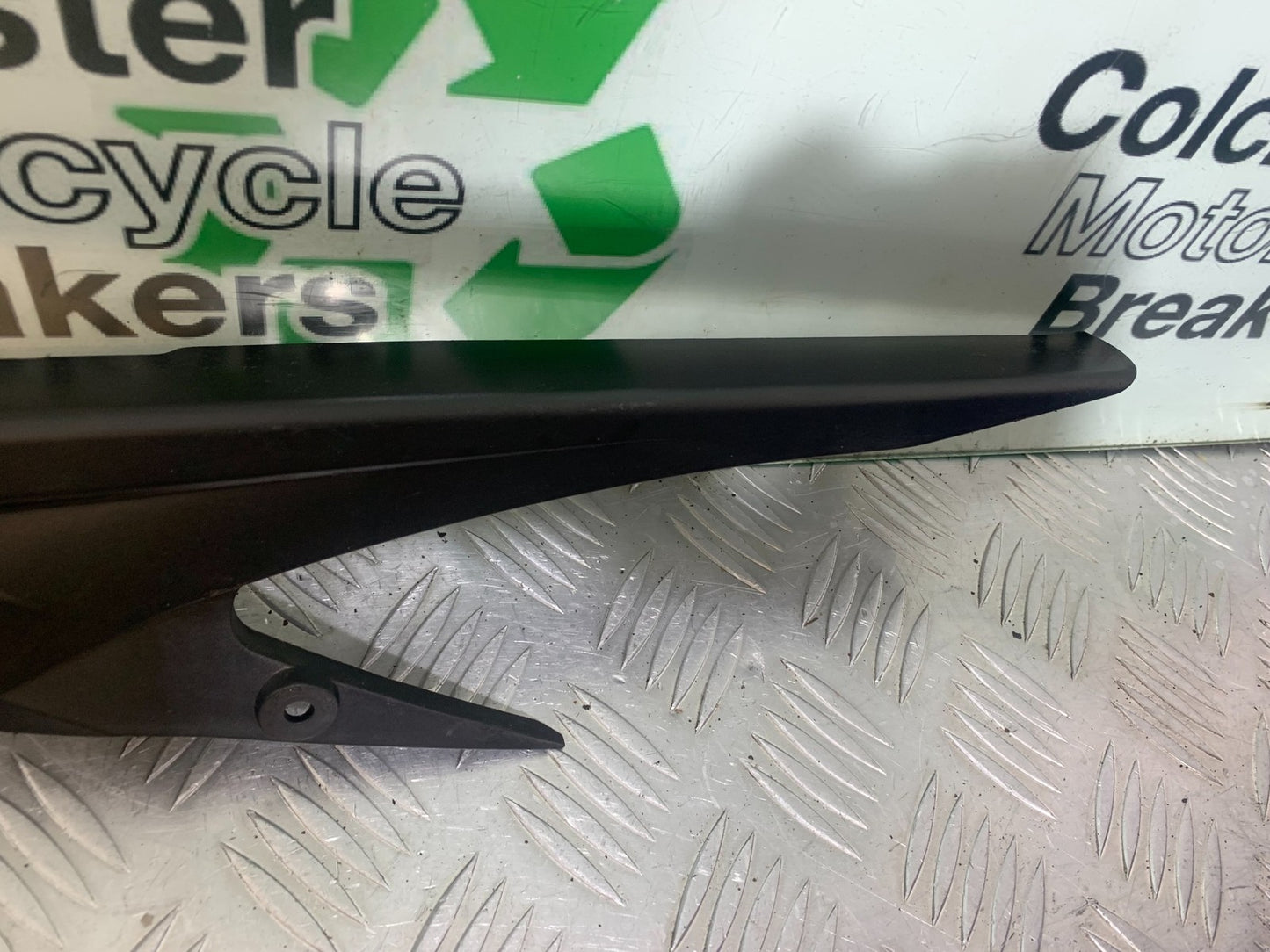 TRIUMPH 675 STREET TRIPLE CHAIN GUARD   2013-2016 (CMB1186)