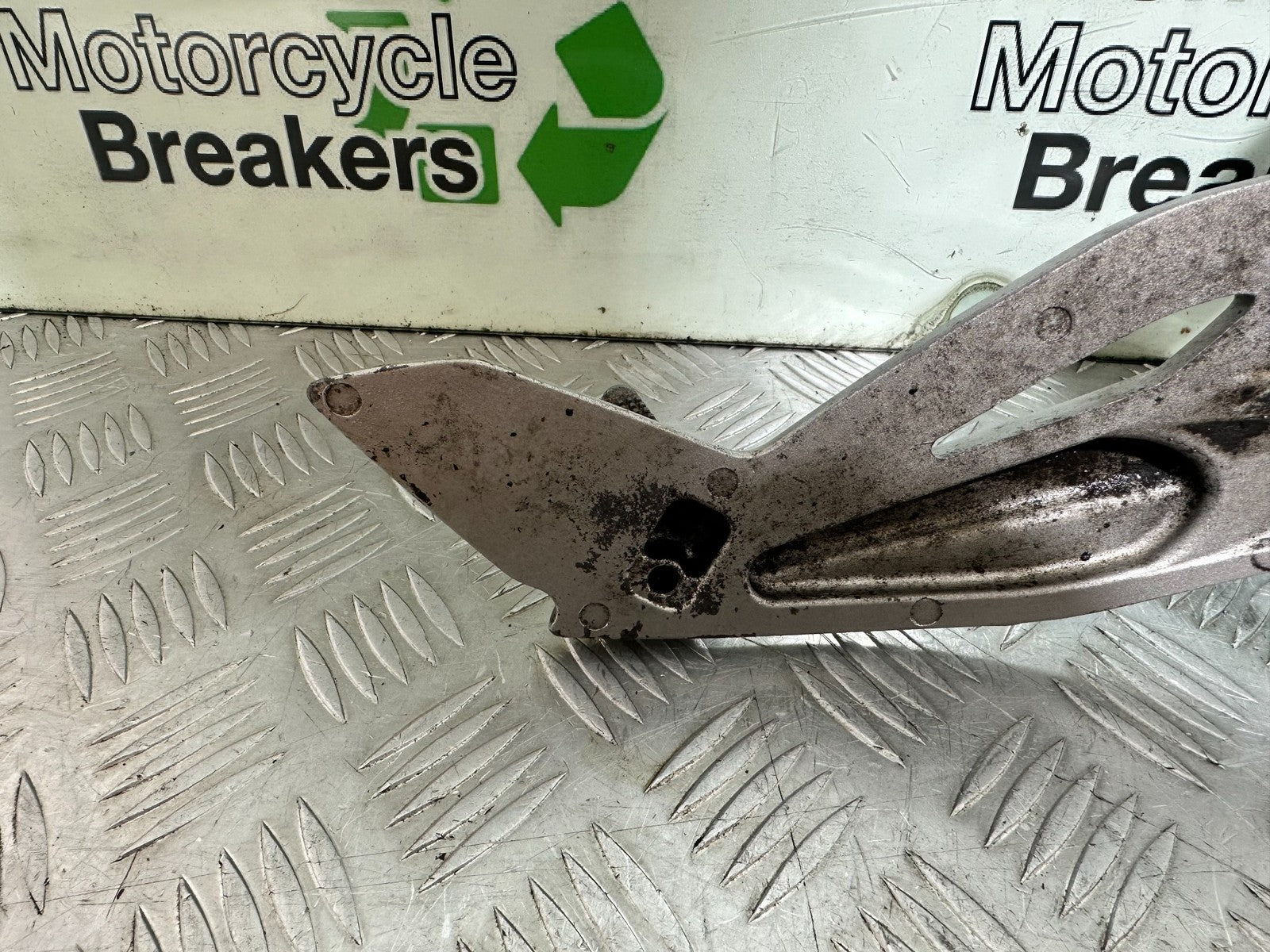 KAWASAKI ER6 F ER6F LEFT HANGER AND PEGS YEAR 2005-2008 (CMB1178)