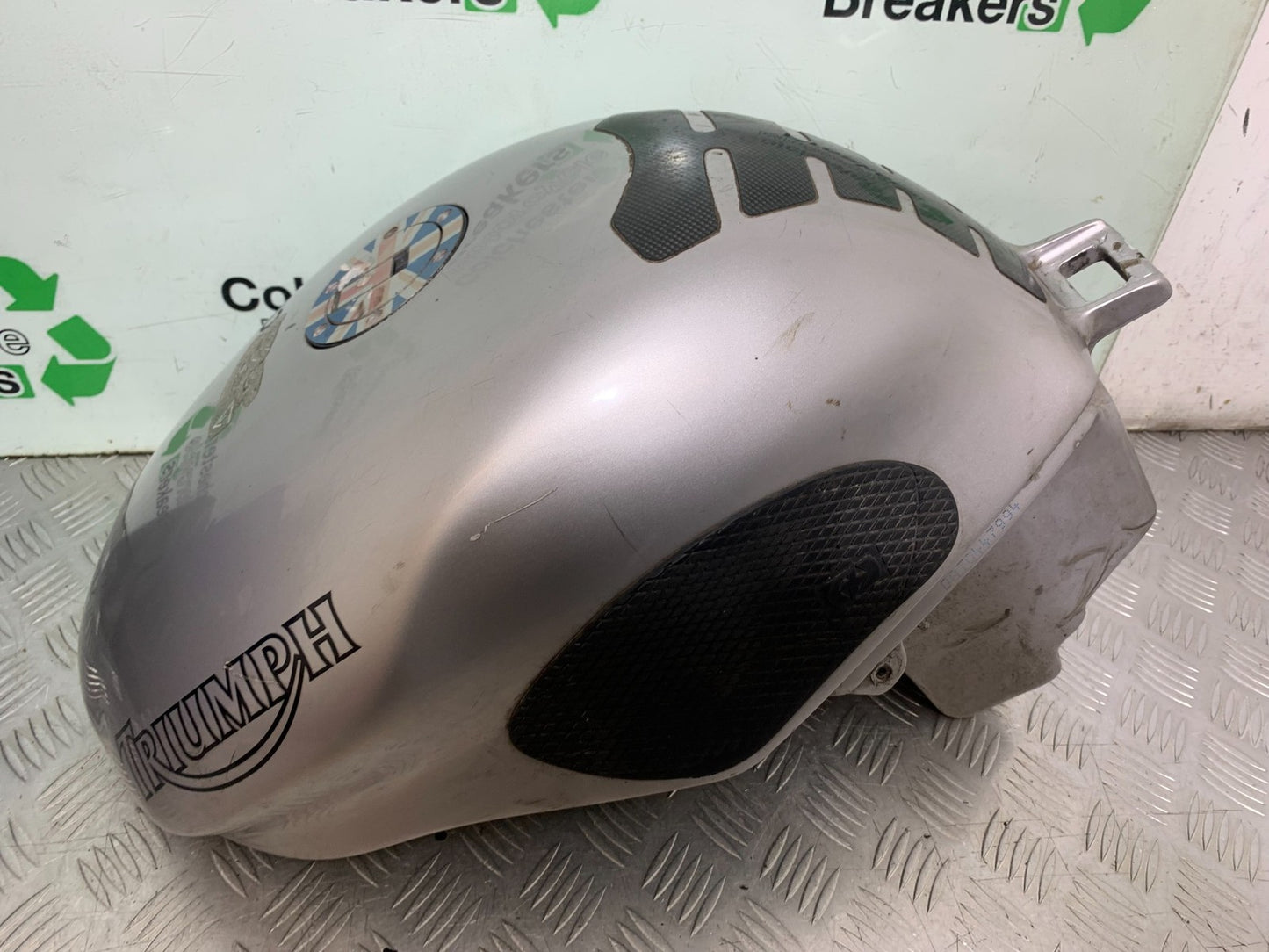 TRIUMPH 955i DAYTONA PETROL TANK  YEAR 2002-2006 (CMB1229)