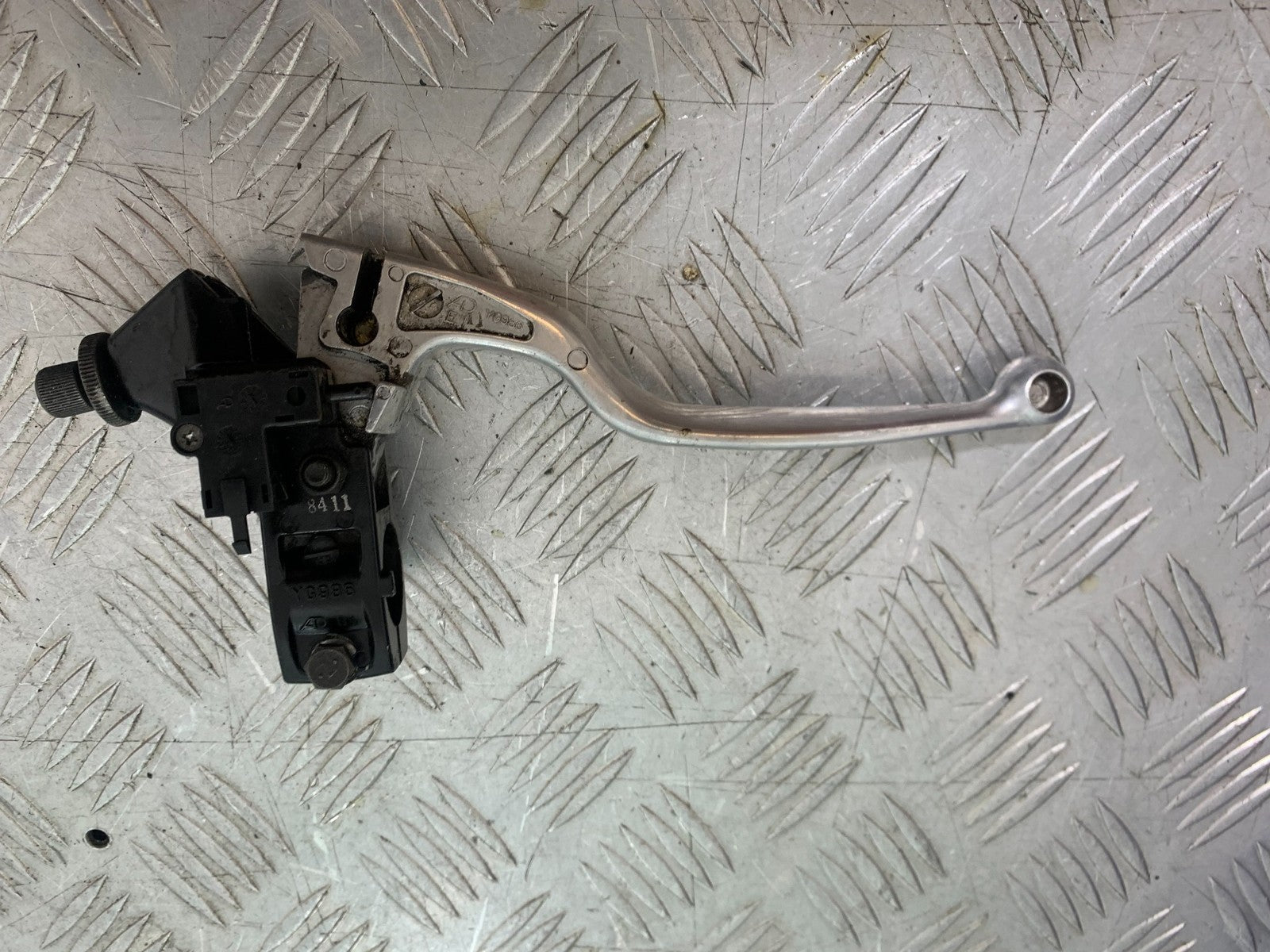 YAMAHA XVS 1300 MIDNIGHT STAR CLUTCH LEVER AND BRACKET YEAR 2007-16 (CMB1200)