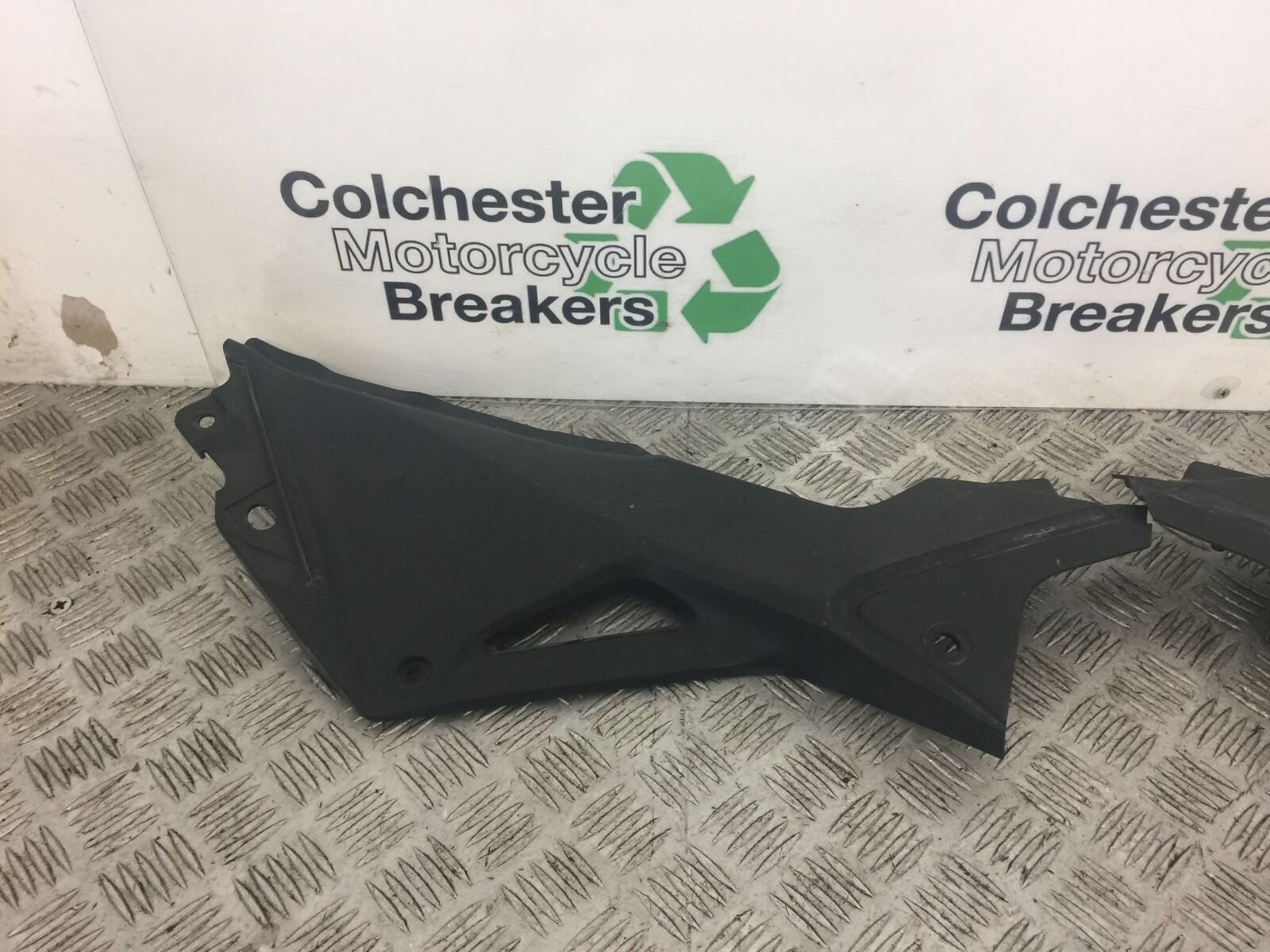 HONDA CBR125 CBR 125 LEFT AND RIGHT SIDE INFILLS  YEAR 2011-2017