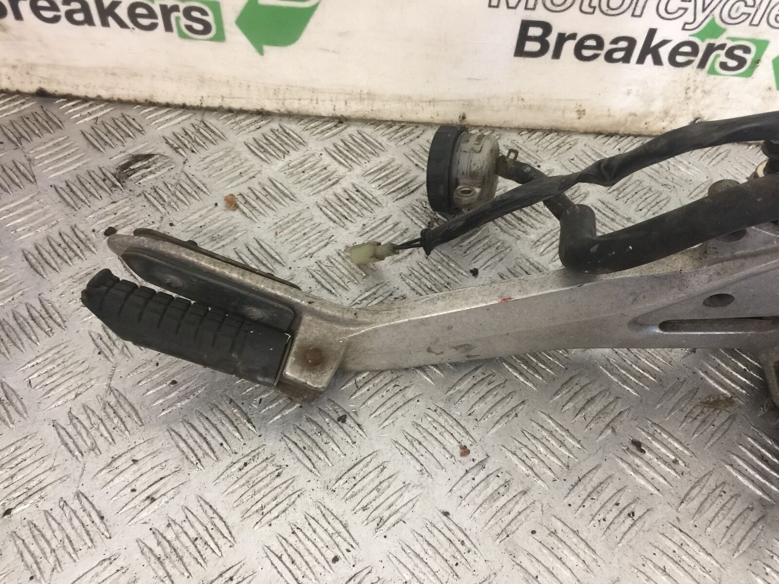 HONDA CB600 CB 600 HORNET RIGHT HANGER  YEAR 1999-02 (STOCK 865)