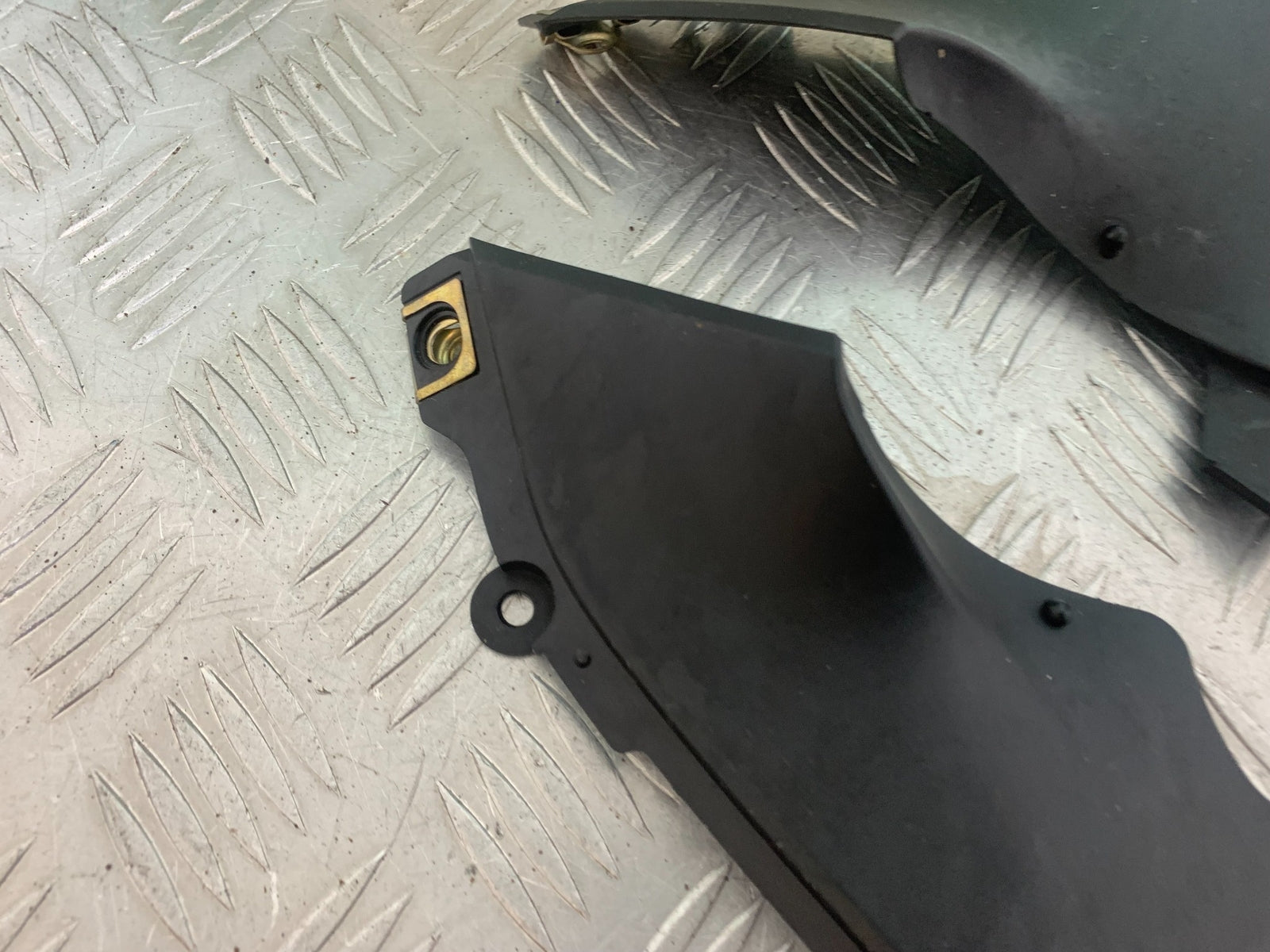 YAMAHA YZF R1 LEFT AND RIGHT TOP FAIRING INFILL PANELS  YEAR 2004-2006 (CMB1155)