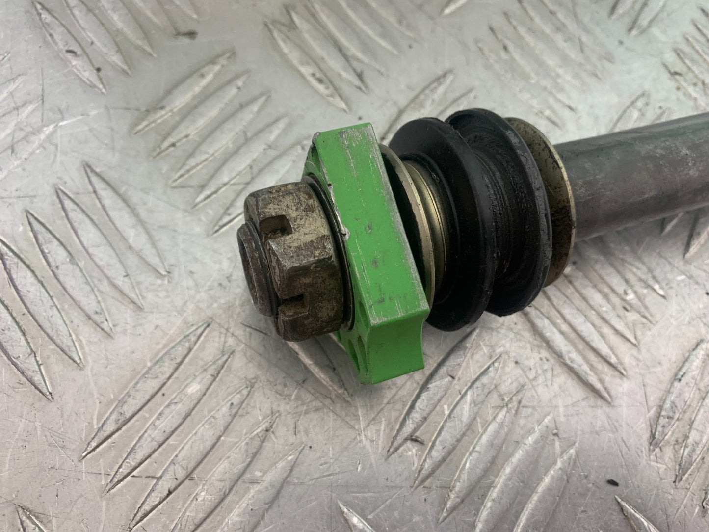 KAWASAKI KXF250 KXF 250 REAR WHEEL SPINDLE  YEAR 2006-2008 (CMB1309)