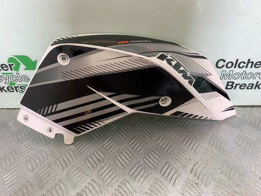 KTM 690 DUKE R LC4 RIGHT TANK PANEL YEAR 2012-2015  (CMB1180)