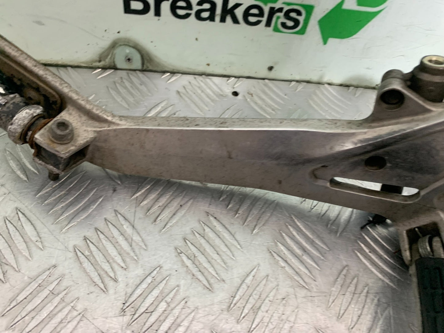 HONDA CB600 CB 600 HORNET RIGHT HANGER  YEAR 1998-2002 (CMB1297)