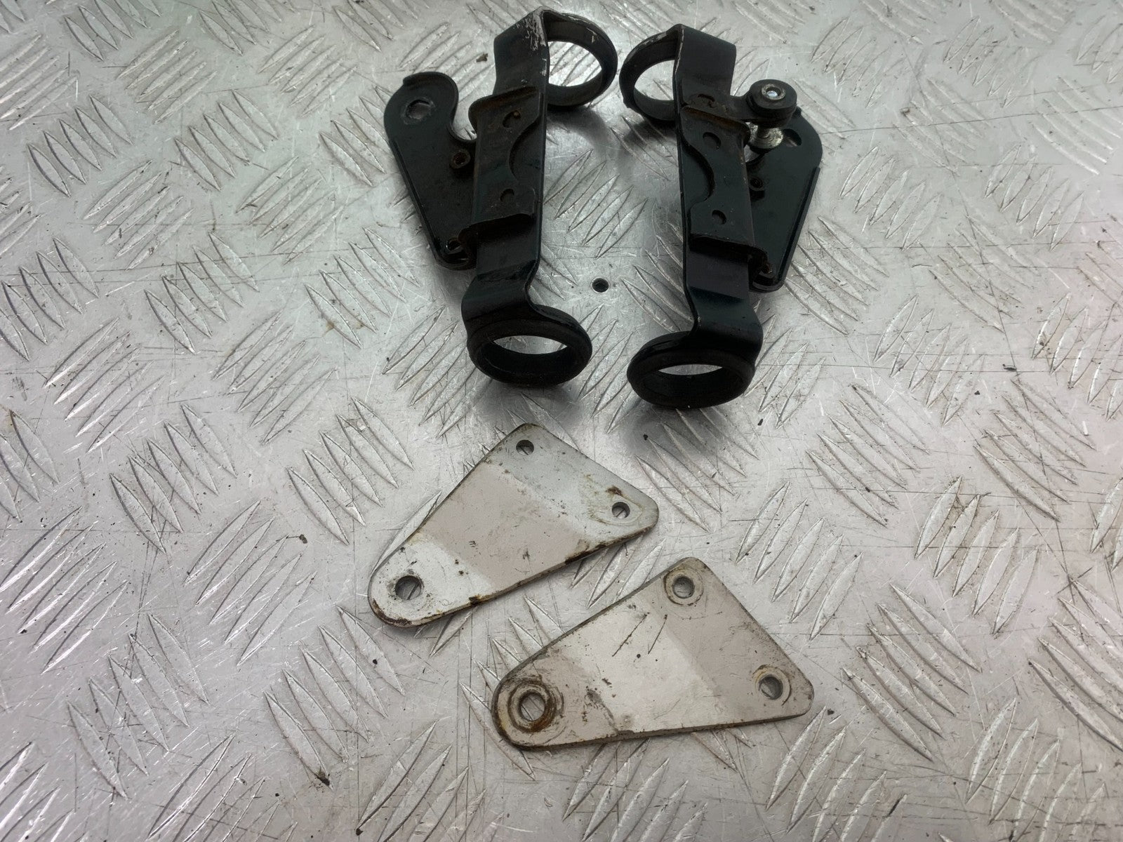 SUZUKI GS500 GS 500 HEADLIGHT BRACKETS YEAR 2001-2008 (CMB1254)