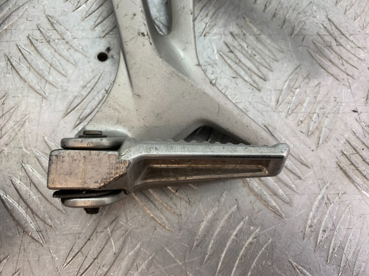 HONDA VFR800 VFR 800 V-TEC REAR HANGERS AND PEGS  YEAR 2002 -09 (CMB1296)