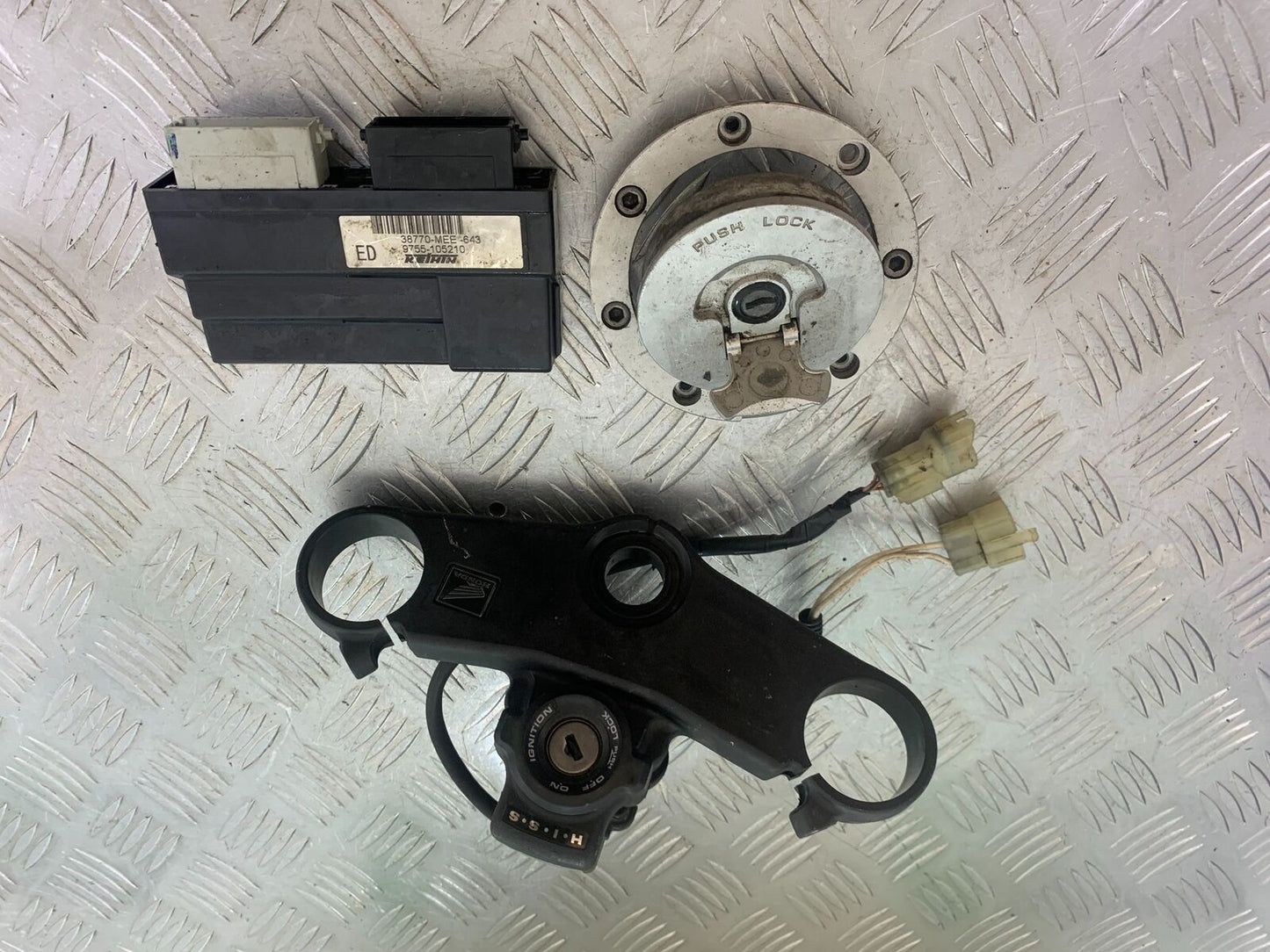 HONDA CBR600 CBR 600 RR ECU LOCKS (NO KEY)  YEAR 2003-2004 CMB1086)