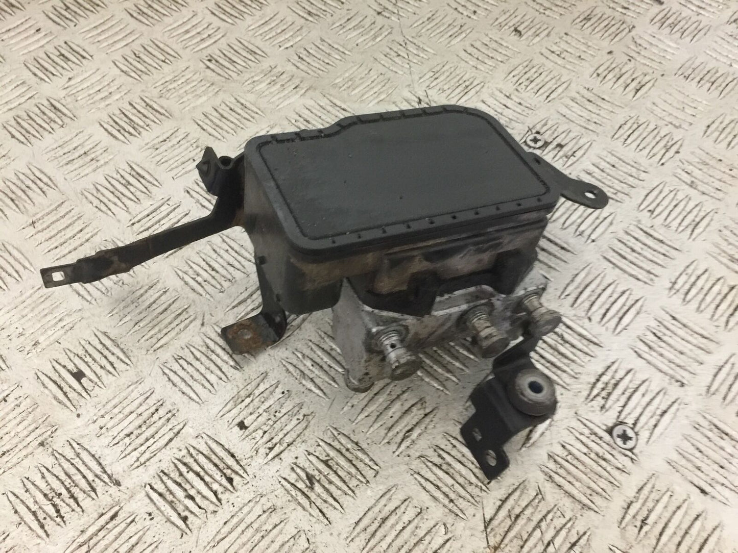 TRIUMPH TROPHY 1215 SE ABS PUMP   2012-2017 (STOCK 740)