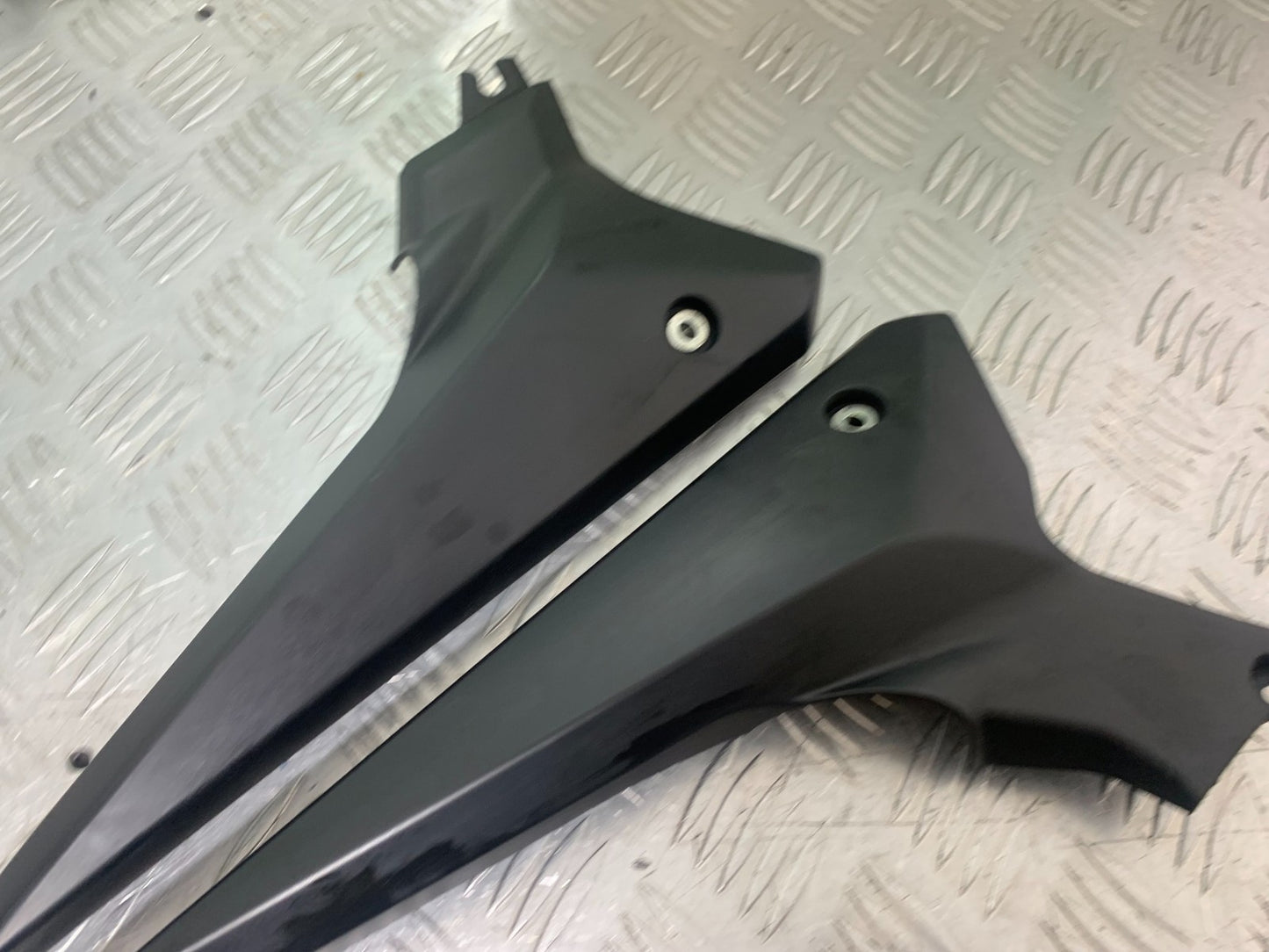 YAMAHA XJ6 XJ6-S LEFT AND RIGHT SIDE COVERS  YEAR 2009-2015  (CMB1212)