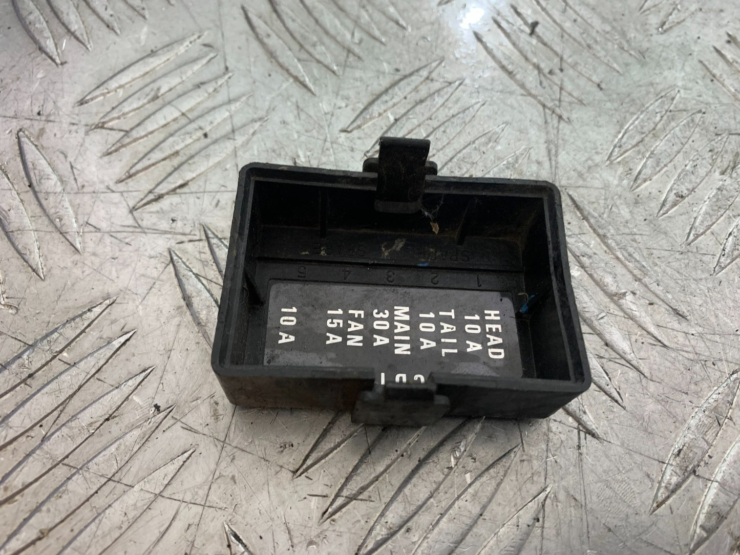 TRIUMPH TROPHY 900 FUSE BOX LID YEAR 1991-95 (CMB1251)