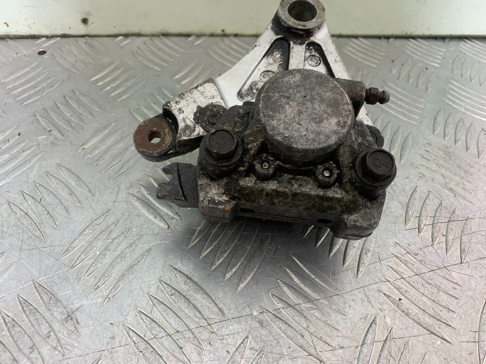YAMAHA FZS600 FAZER 600 REAR CALIPER (SOLD AS PARTS)  YEAR 1998-2001 (CMB1267)