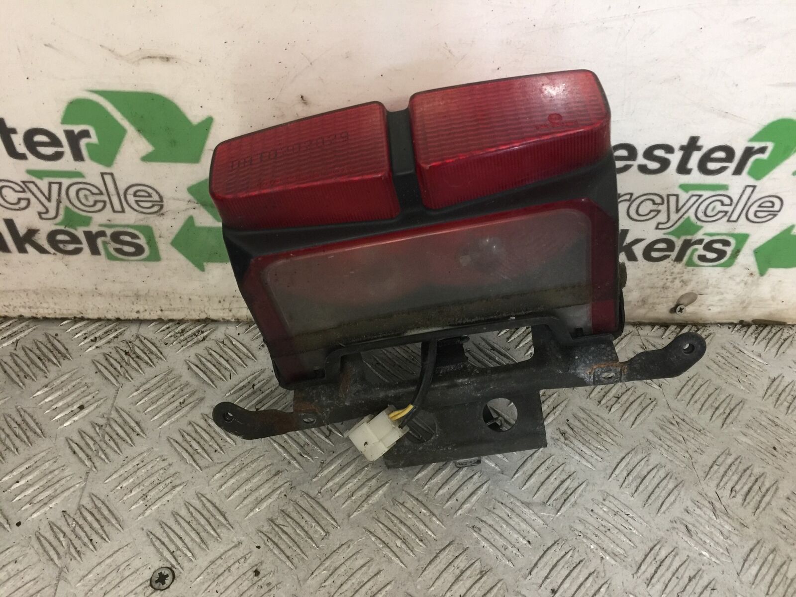 YAMAHA FZS600 FAZER 600 REAR LIGHT  YEAR 1998-2001 (STOCK 844)