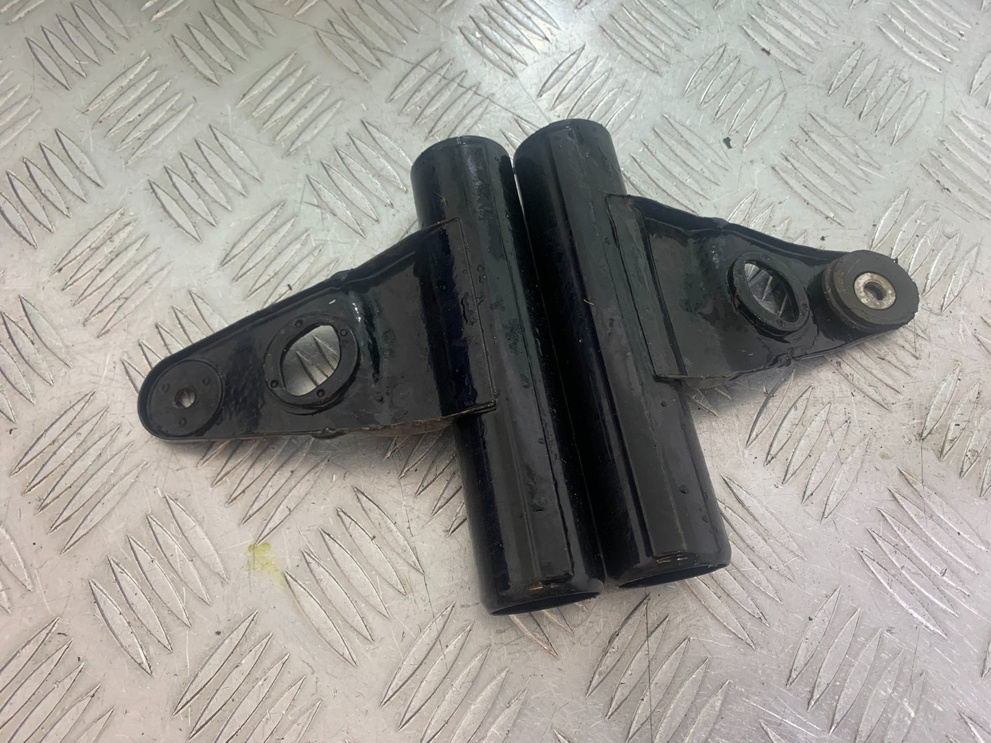 KAWASAKI GT550 GT 550 HEADLIGHT BRACKETS YEAR 1984-87 (CMB1141)