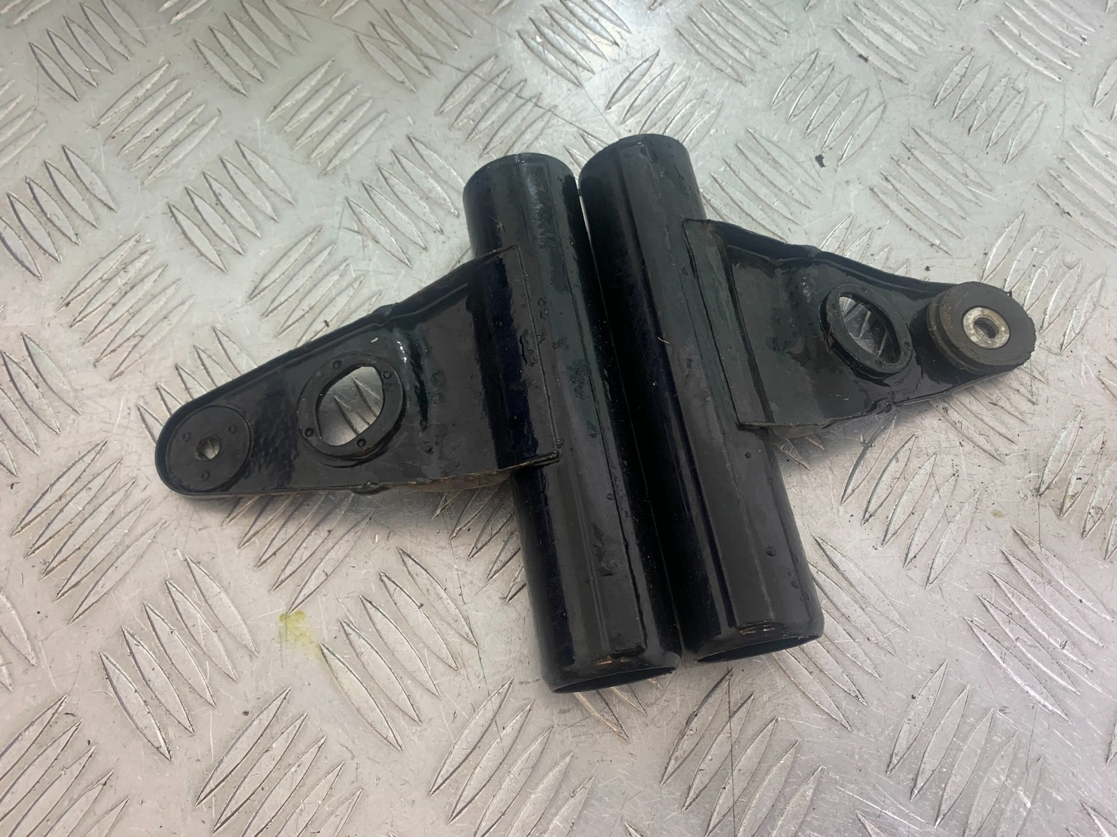 KAWASAKI GT550 GT 550 HEADLIGHT BRACKETS YEAR 1984-87 (CMB1141)