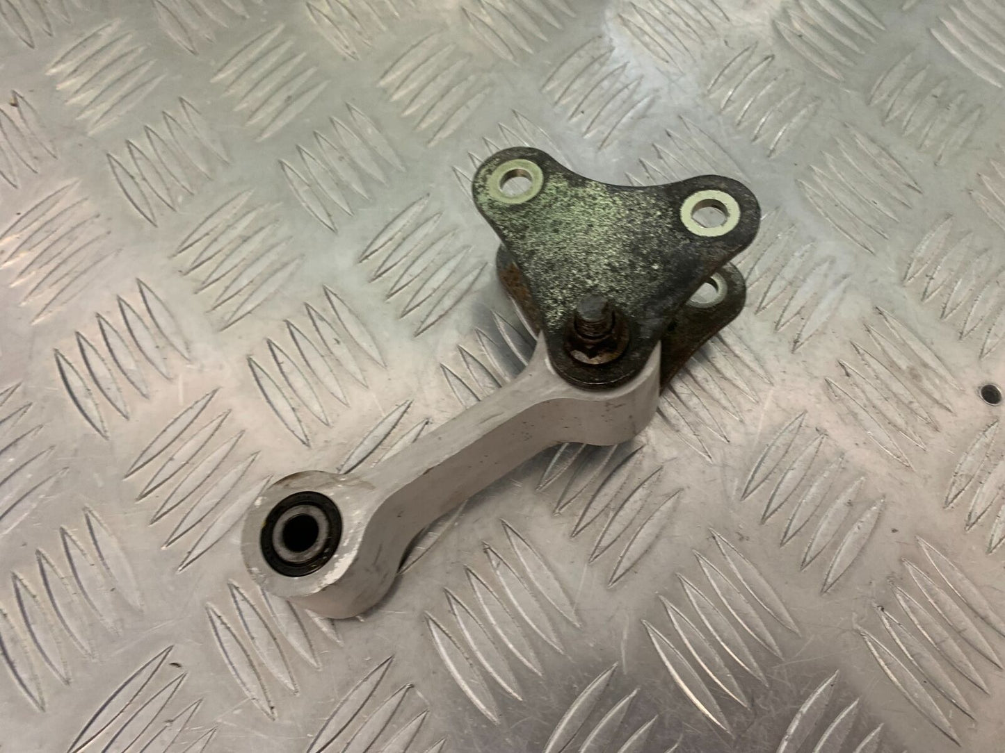 TRIUMPH 955I SPRINT RS REAR SHOCK LINKAGE  YEAR 1999-04 (STOCK 989)
