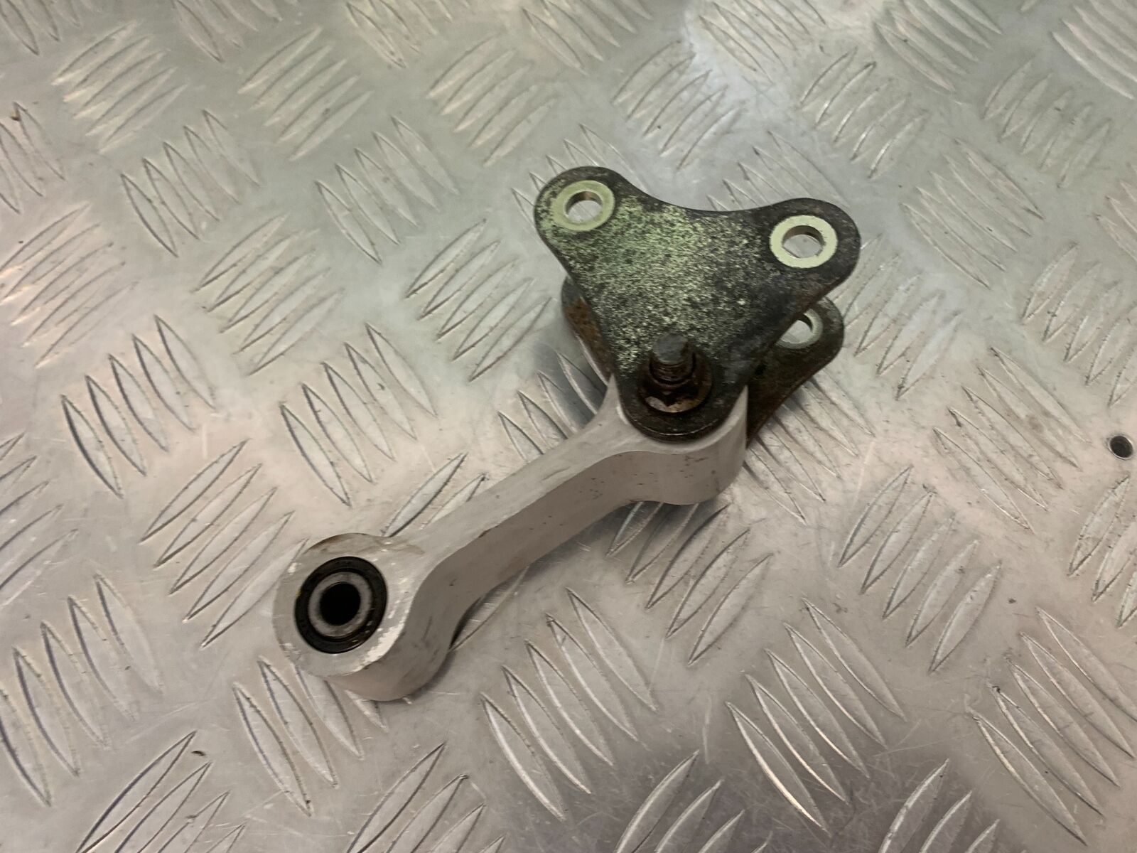 TRIUMPH 955I SPRINT RS REAR SHOCK LINKAGE  YEAR 1999-04 (STOCK 989)
