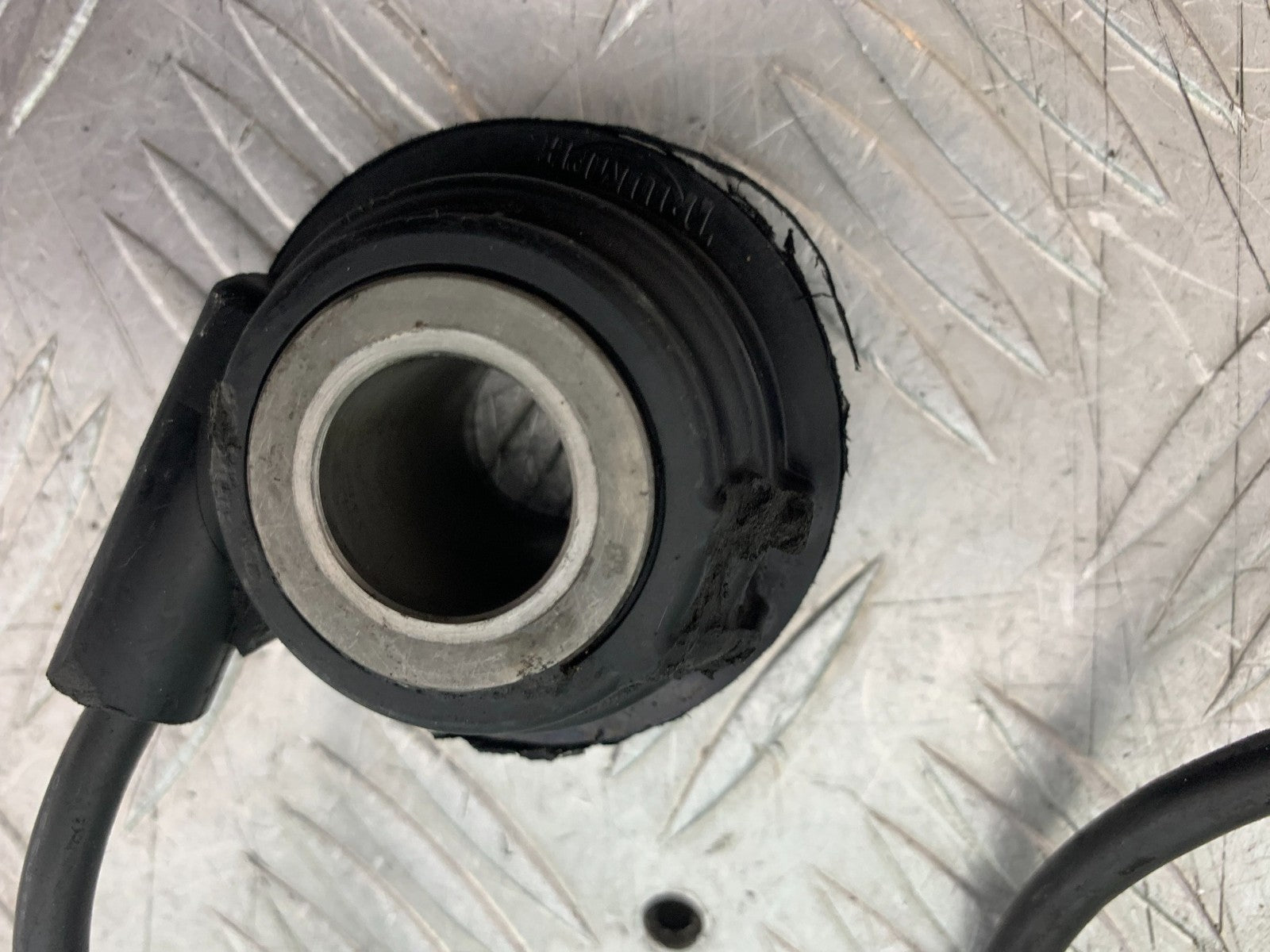 TRIUMPH 955i DAYTONA SPEEDO DRIVE (DAMAGED)  YEAR 2002-2006 (CMB1229)