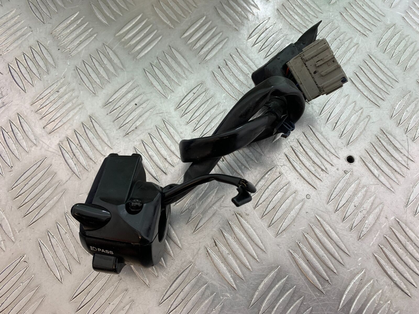 HONDA CBR500R CBR 500 R LEFT SWITCH GEAR YEAR 2012-16 (CMB1048)