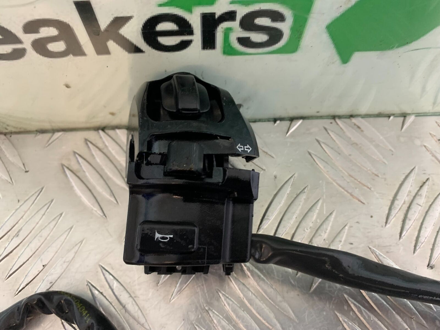 APRILIA SL750 SL 750 SHIVER LEFT SWITCH GEAR    YEAR 2012 (CMB1074)