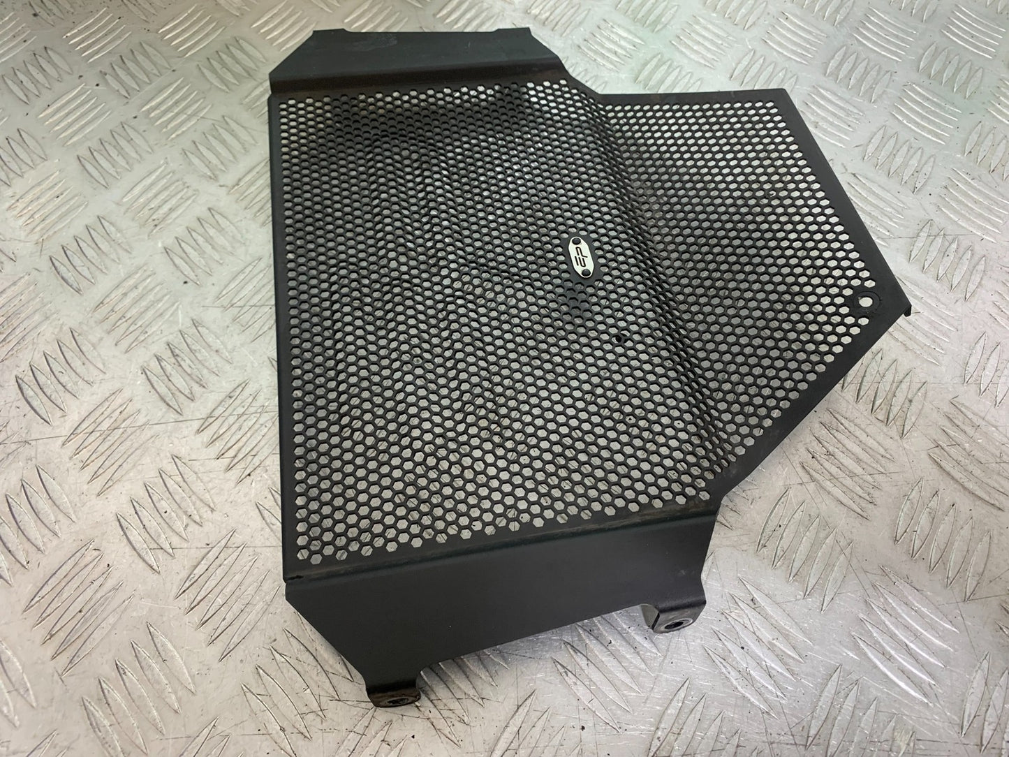 TRIUMPH SPEED TRIPLE R 1050 RADIATOR GRILL   2009 (CMB1183)