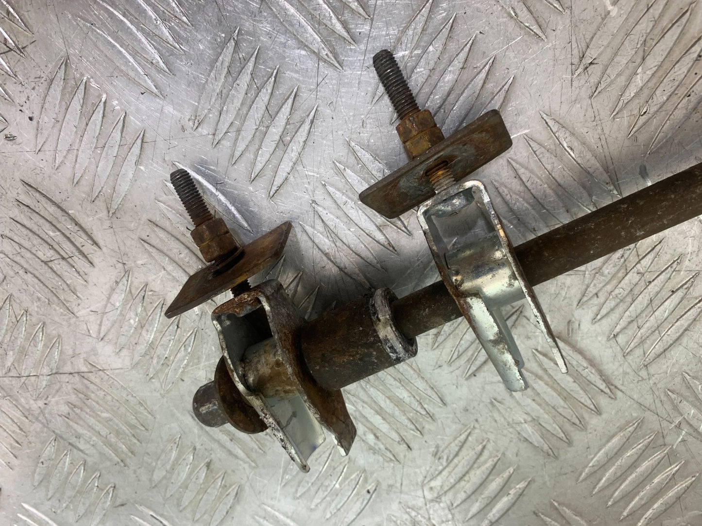 SINNIS HOODLUM 125 REAR WHEEL SPINDLE & ADJUSTERS YEAR 2021-2025 (CMB1196)